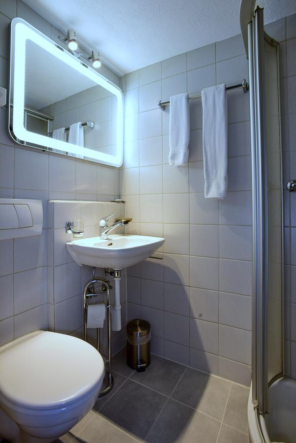 Hotel Freihof Glarus Bagian luar foto